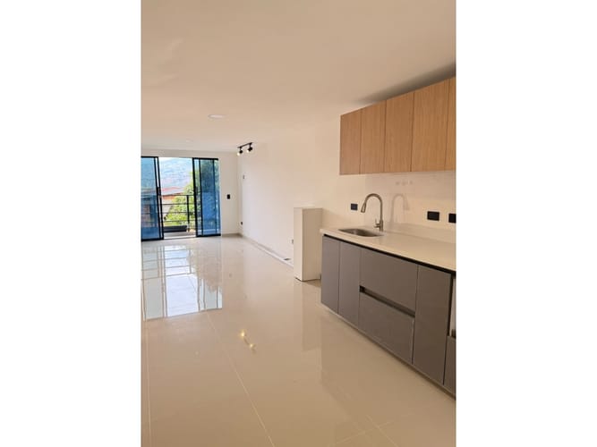 Apartamento de 3 alcobas en venta en Brasilia, Medellín, 69 m² · foto 2 de 10