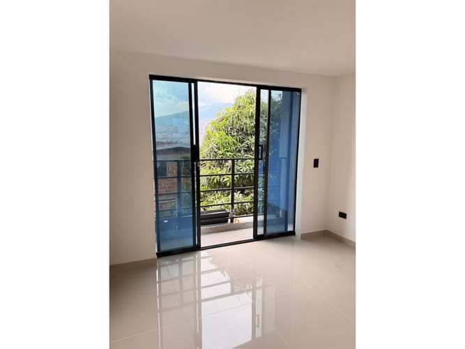 Apartamento de 3 alcobas en venta en Brasilia, Medellín, 69 m² · foto 5 de 10