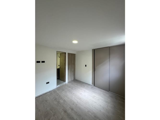 Apartamento de 3 alcobas en venta en Campo Valdes No.2, Medellín, 72 m² · foto 12 de 13
