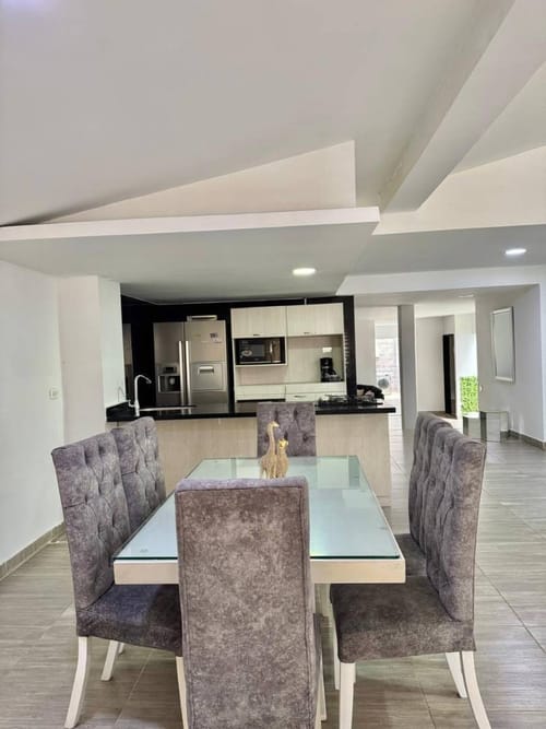 Casa de 4 alcobas en arriendo en Cuarta Brigada, Medellín, 300 m² · foto 3 de 19