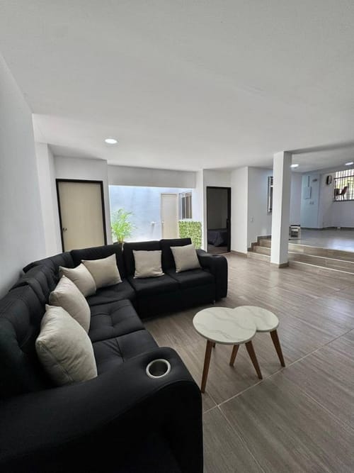 Casa de 4 alcobas en arriendo en Cuarta Brigada, Medellín, 300 m² · foto 4 de 19