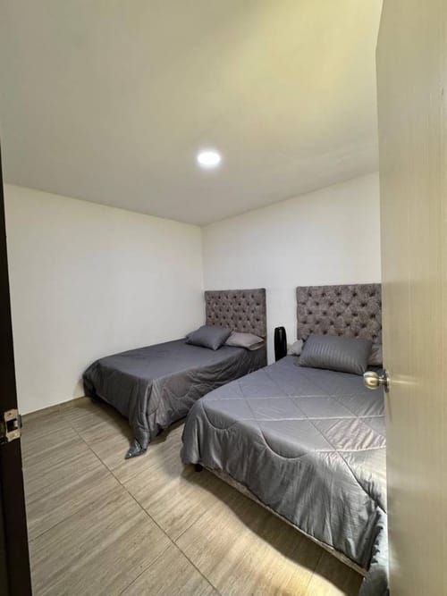 Casa de 4 alcobas en arriendo en Cuarta Brigada, Medellín, 300 m² · foto 13 de 19
