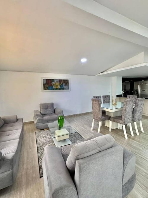Casa de 4 alcobas en arriendo en Cuarta Brigada, Medellín, 300 m² · foto 18 de 19