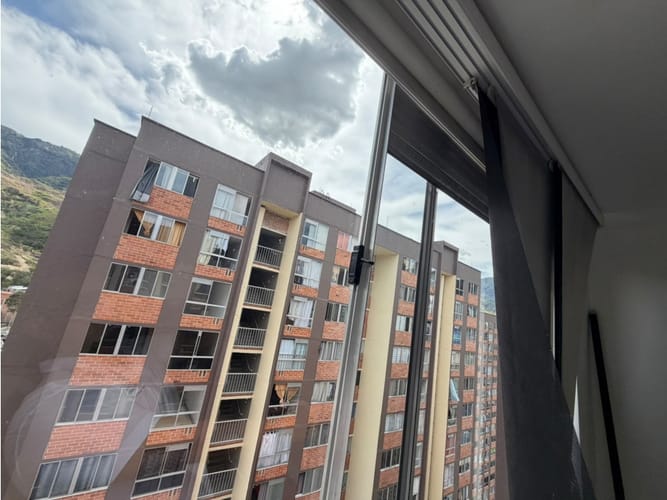 Apartamento de 2 alcobas en venta en Carmelo, Bello, 41 m² · foto 5 de 17