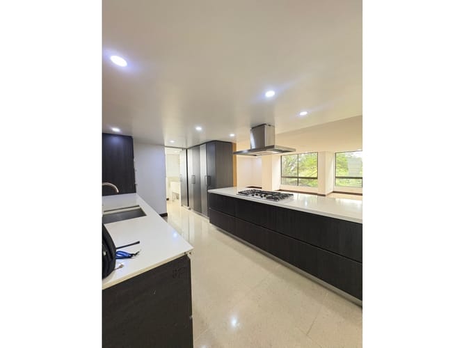 Apartamento de 4 alcobas en arriendo en Vía Las Palmas, Medellín, 295 m² · foto 3 de 24