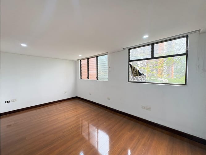 Apartamento de 4 alcobas en arriendo en Vía Las Palmas, Medellín, 295 m² · foto 4 de 24