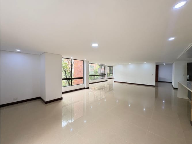 Apartamento de 4 alcobas en arriendo en Vía Las Palmas, Medellín, 295 m² · foto 8 de 24