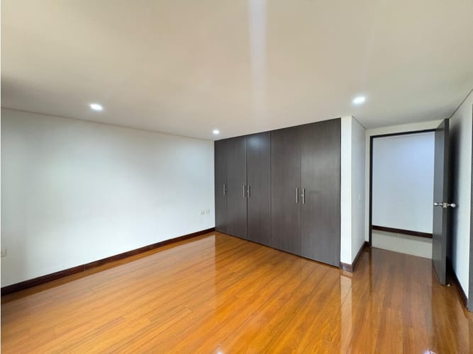 Apartamento de 4 alcobas en arriendo en Vía Las Palmas, Medellín, 295 m² · foto 12 de 24