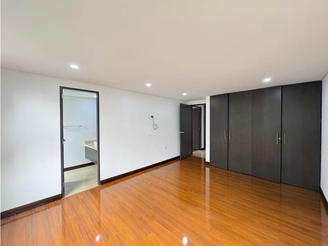 Apartamento de 4 alcobas en arriendo en Vía Las Palmas, Medellín, 295 m² · foto 21 de 24