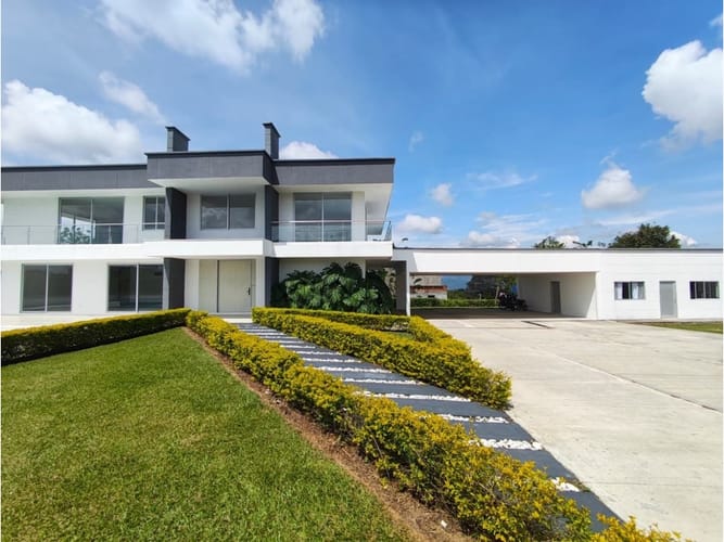 $2.300.000.000 en Cerritos