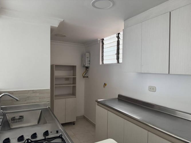 Apartaestudio en arriendo en El Poblado, Medellín, 52 m² · foto 7 de 14