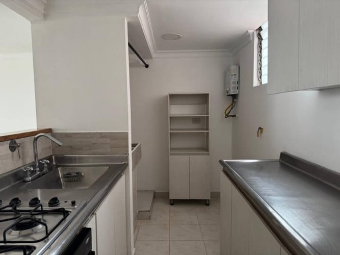 Apartaestudio en arriendo en El Poblado, Medellín, 52 m² · foto 9 de 14
