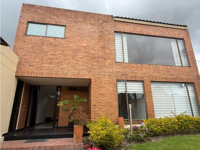 Casa de 3 alcobas en arriendo en Siberia, Cota, 247 m² · foto 2 de 24