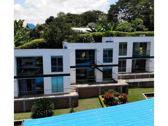 $2.400.000.000 en Cerritos