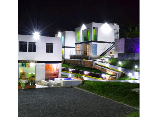 Casa de 6 alcobas en venta en Cerritos, Pereira, 1000 m² · foto 2 de 15