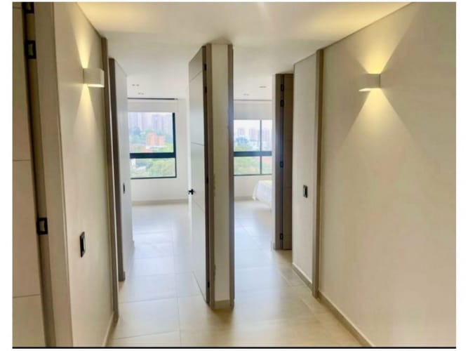 Apartamento de 5 alcobas en venta en El Tesoro, Medellín, 357 m² · foto 2 de 12
