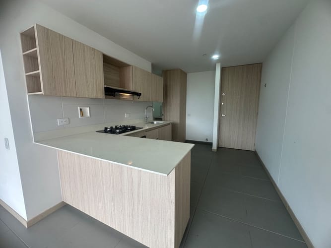 Apartamento de 2 alcobas en arriendo en Loma Del Escobero, Envigado, 70 m² · foto 3 de 11