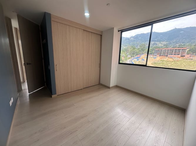 Apartamento de 2 alcobas en arriendo en Loma Del Escobero, Envigado, 70 m² · foto 6 de 11