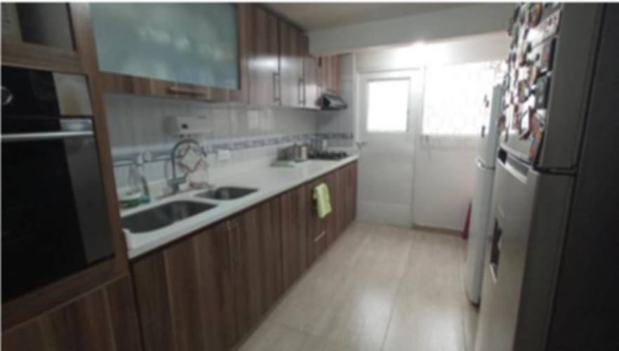 Casa de 5 alcobas en venta en Castilla, Bogotá, 240 m² · foto 5 de 23
