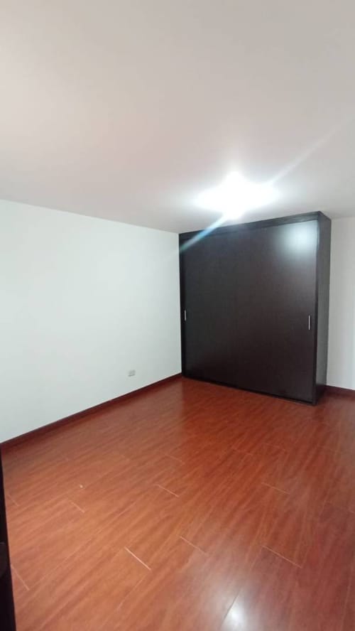 Casa de 5 alcobas en venta en Castilla, Bogotá, 240 m² · foto 8 de 23