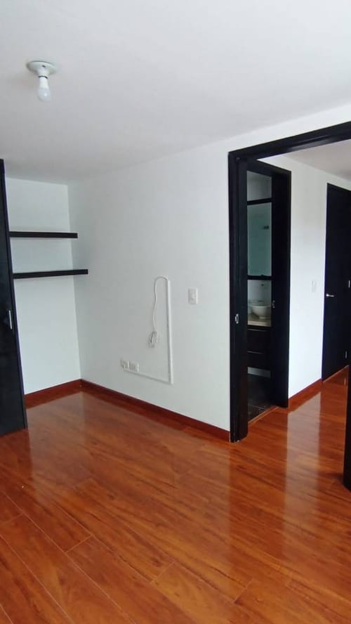 Casa de 5 alcobas en venta en Castilla, Bogotá, 240 m² · foto 9 de 23