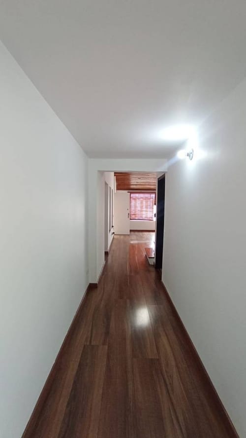 Casa de 5 alcobas en venta en Castilla, Bogotá, 240 m² · foto 2 de 23