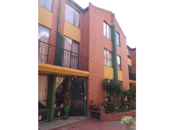 Casa de 3 alcobas en venta en Hipotecho, Bogotá, 81 m² · foto 2 de 15