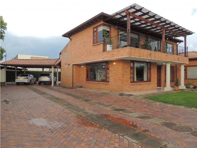 Casa de 5 alcobas en venta en La Estrella, Chía, 420 m² · foto 2 de 24