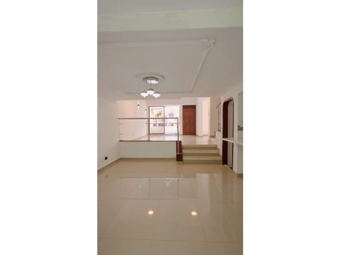 Casa de 3 alcobas en venta en Pinares, Pereira, 180 m² · foto 2 de 9