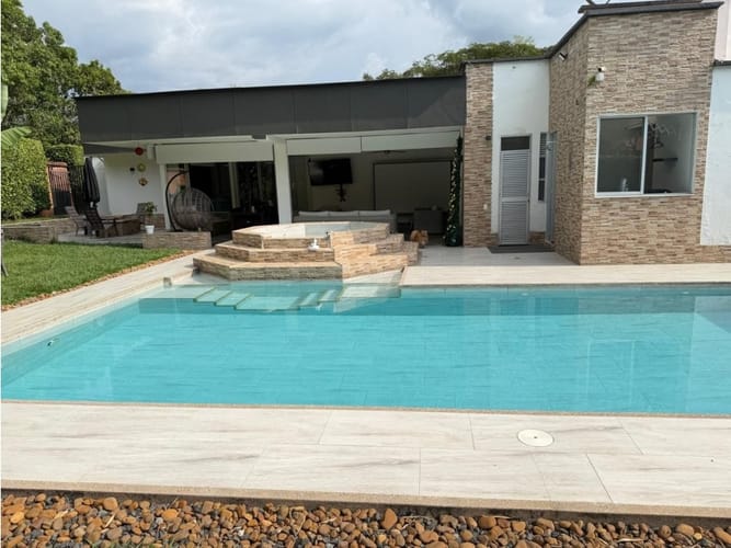 Casa de 4 alcobas en venta en Cerritos, Pereira, 246 m² · foto 4 de 16