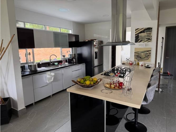 Casa de 4 alcobas en venta en Cerritos, Pereira, 246 m² · foto 10 de 16