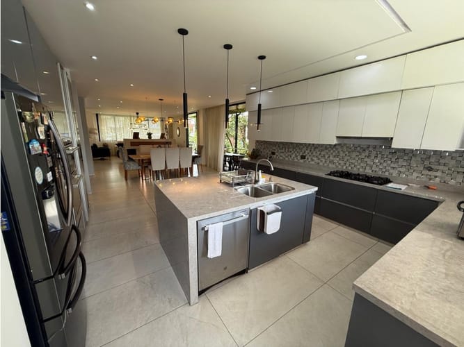 Casa de 4 alcobas en venta en La Chinca, La Estrella, 216 m² · foto 6 de 24