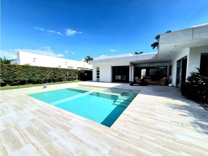 Casa de 3 alcobas en venta en Pueblito Cafetero, Pereira, 350 m² · foto 2 de 11