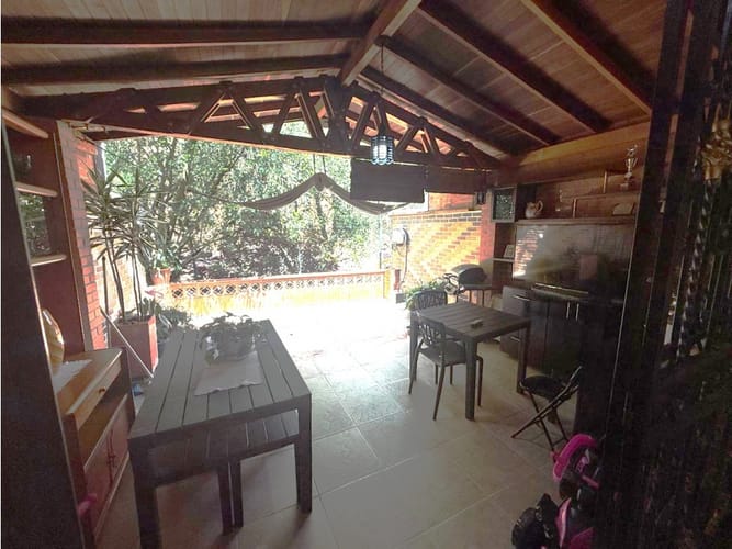 Casa de 3 alcobas en venta en San Isidro, Medellín, 186 m² · foto 3 de 24