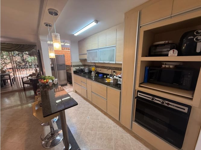 Casa de 3 alcobas en venta en San Isidro, Medellín, 186 m² · foto 7 de 24