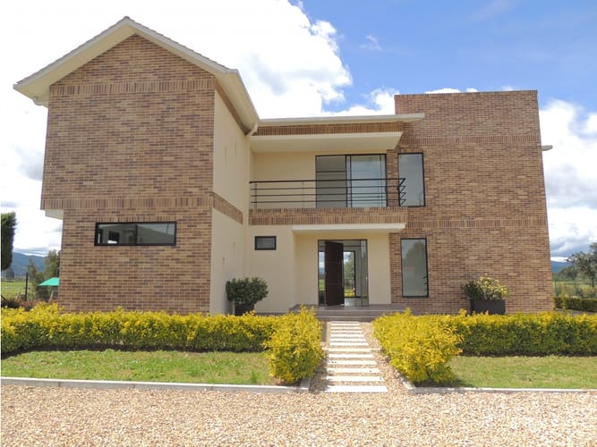 Casa de 3 alcobas en venta en Parcelas, Cota, 240 m² · foto 2 de 24