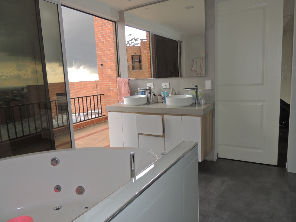 Apartamento en venta en Los Rosales, Bogotá · foto 18 de 24