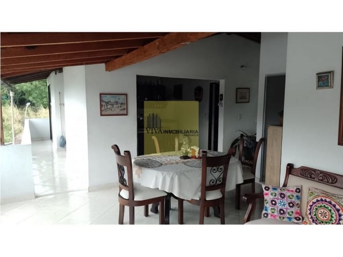 Casa de 10 alcobas en venta en Suramérica, La Estrella, 300 m² · foto 2 de 11