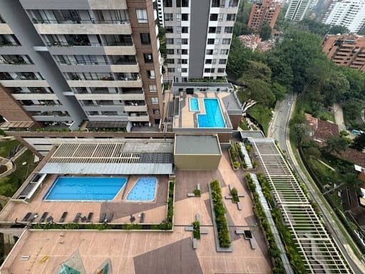 Apartaestudio en arriendo en El Tesoro, Medellín, 61 m² · foto 5 de 11
