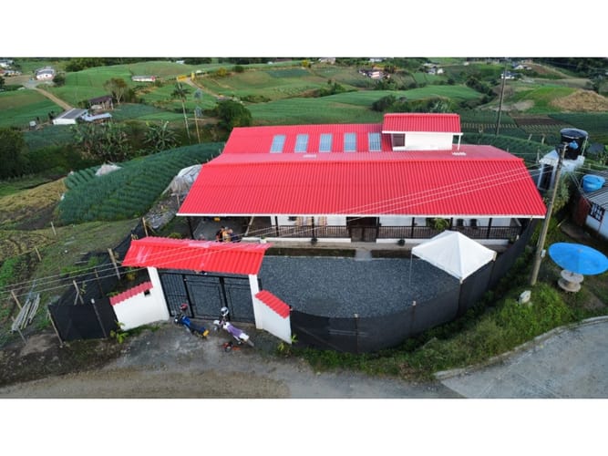 Finca en venta en La Bella, Pereira, 220 m² · foto 2 de 16