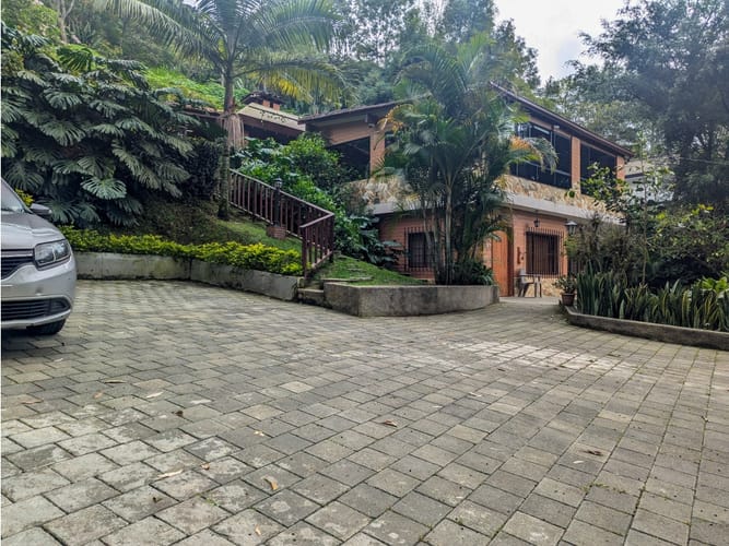 Casa de 7 alcobas en venta en Los Balsos, Medellín, 300 m² · foto 2 de 24
