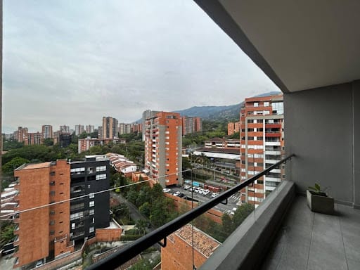 Apartamento de 3 alcobas en venta en Loma Del Chocho, Envigado, 126 m² · foto 3 de 24