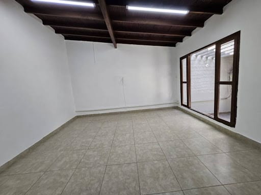Casa de 8 alcobas en arriendo en Conquistadores, Medellín, 350 m² · foto 4 de 24