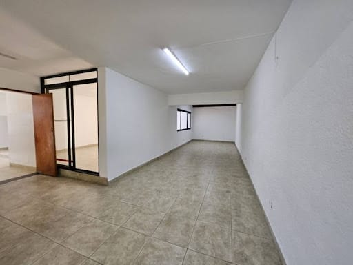 Casa de 8 alcobas en arriendo en Conquistadores, Medellín, 350 m² · foto 8 de 24