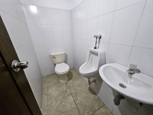 Casa de 8 alcobas en arriendo en Conquistadores, Medellín, 350 m² · foto 16 de 24