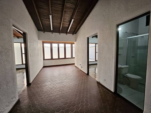 Casa de 8 alcobas en arriendo en Conquistadores, Medellín, 350 m² · foto 19 de 24