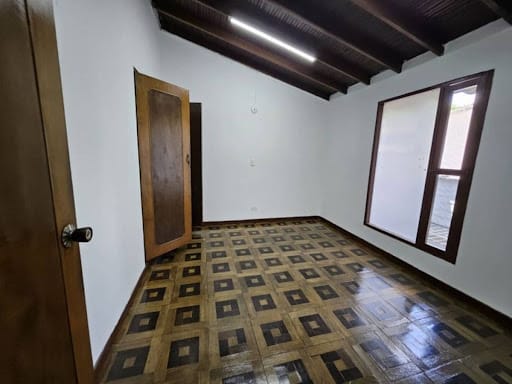 Casa de 8 alcobas en arriendo en Conquistadores, Medellín, 350 m² · foto 20 de 24