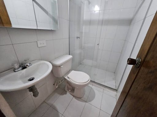 Casa de 8 alcobas en arriendo en Conquistadores, Medellín, 350 m² · foto 22 de 24