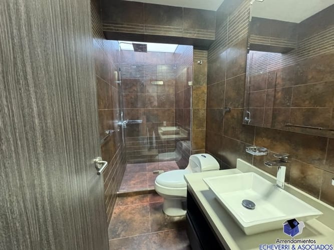 Casa de 5 alcobas en arriendo en Llano Grande, Rionegro · foto 7 de 20