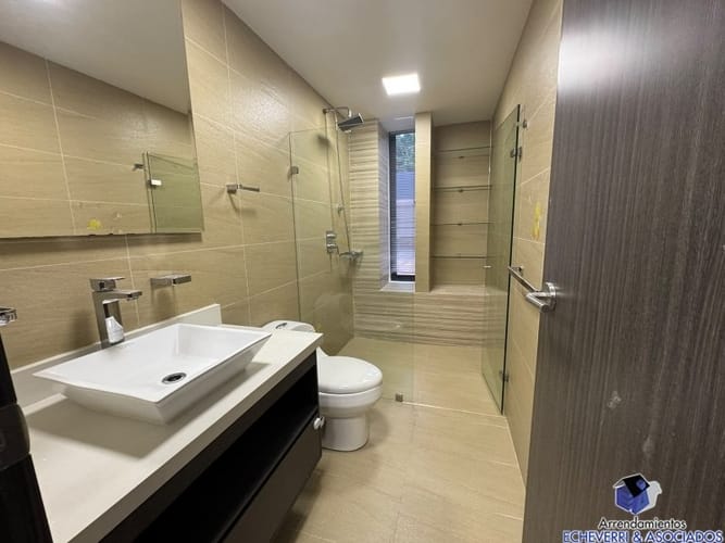 Casa de 5 alcobas en arriendo en Llano Grande, Rionegro · foto 17 de 20
